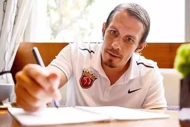 「开场哨」上港青训总监：中国未出现世界级球员的原因在于教练；足协副主席：青训教学大纲年底完成，要像德国一样做青训