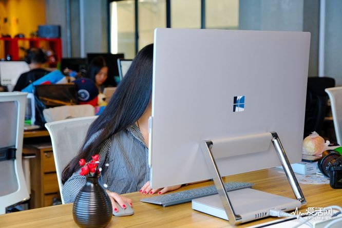 为什么要花3000买个显卡,surfacestudio停产了吗