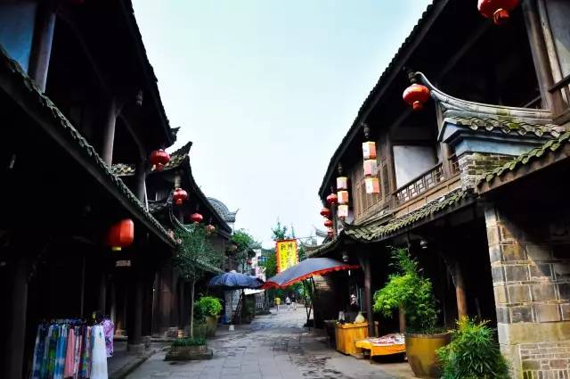 天气这么热都去哪玩,天气这么热去玩什么呢