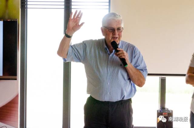 教育行业的沙龙活动现场,做最好的自己成就最美的教育讲座