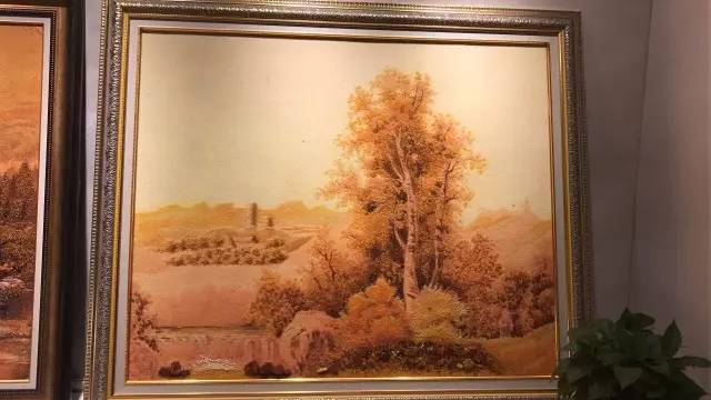 琥珀摔成两半了还值钱吗,琥珀摔碎了怎么办