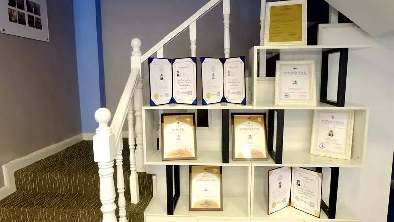 高圆圆用的美容仪,高圆圆王丽坤