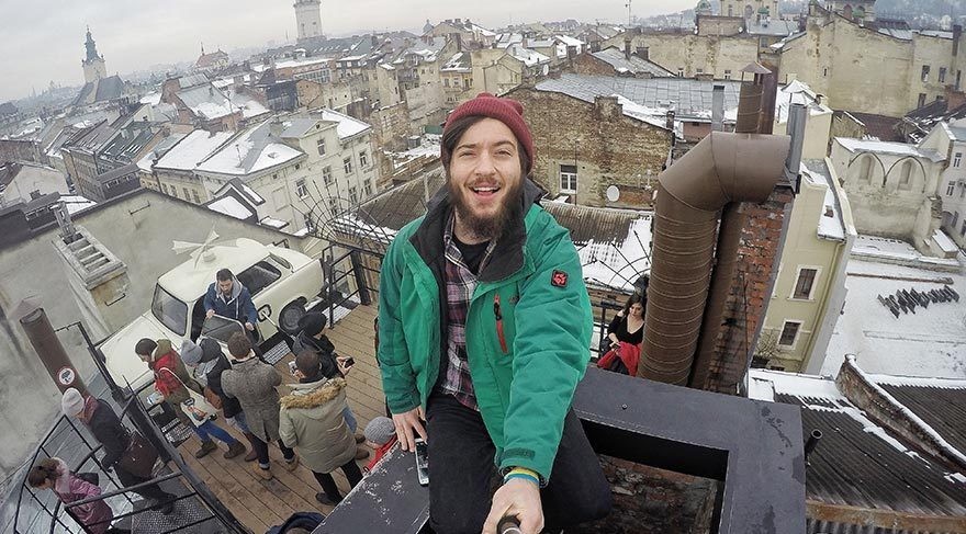 艺术家环游世界，他靠这个技能成为世界网红