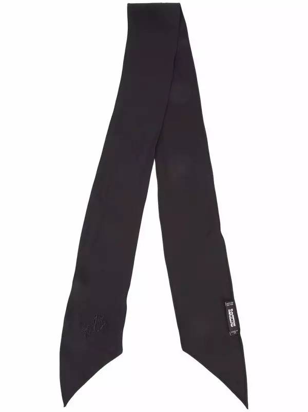 领口黑丝带搭得好时尚Icon，搭不好隔壁村服务员阿花