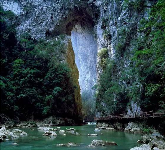 贵州风景区荔波小七孔,贵州黔南荔波佳荣镇景区