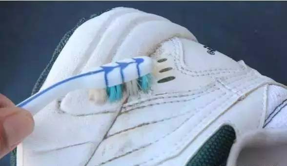 小白鞋的清洁妙招如何清洗小白鞋,小白鞋怎样清洗