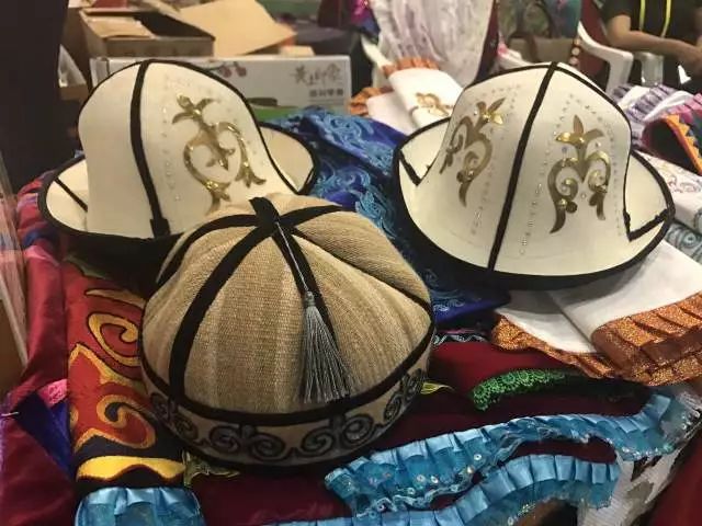 无锡吃货快去!2000多种商品,*疆新**红枣、台湾凤梨酥、阳山糯米饼分分钟抢空……看完只想立刻冲去现场!