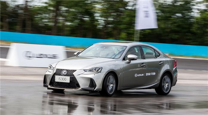 “型与动，不妥协”赛道体验雷克萨斯IS