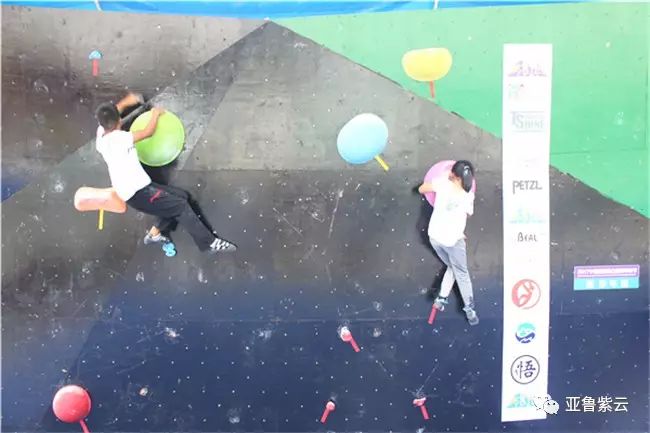 「图文直播」2017中国紫云格凸国际攀岩节‘多彩贵州’攀岩公开赛开幕式