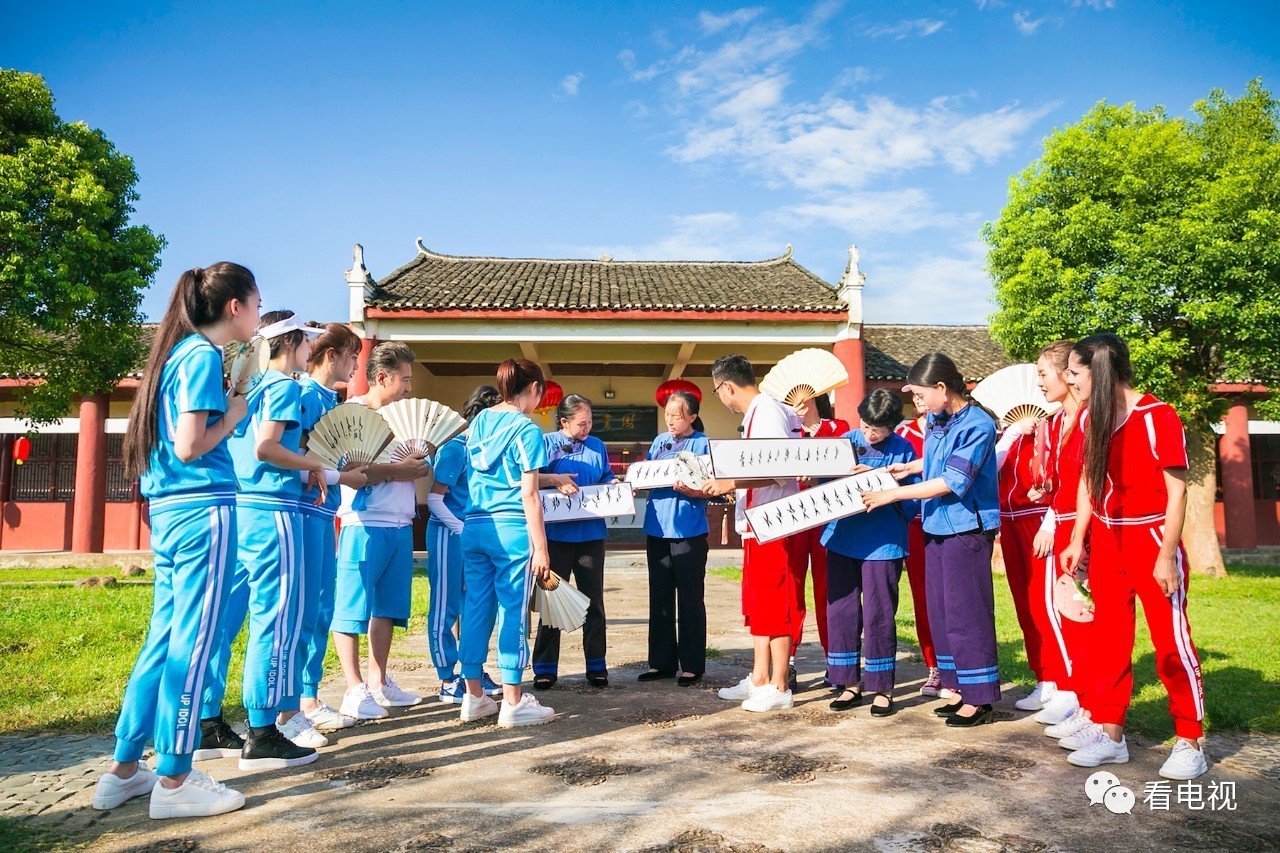 走进中华传统优秀文化,深入感受文化