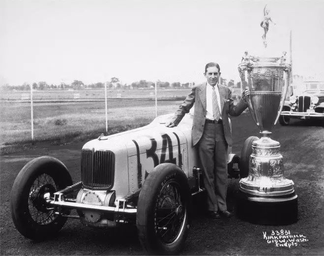 tiffany品牌创始人,tiffany上马奖杯