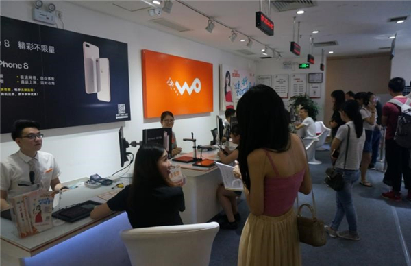 iPhone8首发成新宠！起价¥5899，你还记得那些年啃过的“苹果”吗？