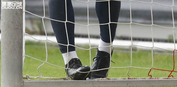 高清欣赏胡梅尔斯和诺伊尔上脚猎鹰2018