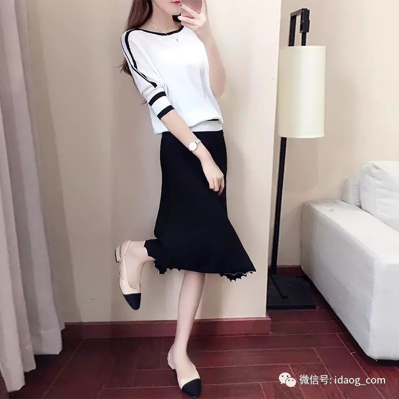 新款套装裙时髦又减龄冬天,套装裙两件套小香风针织秋冬