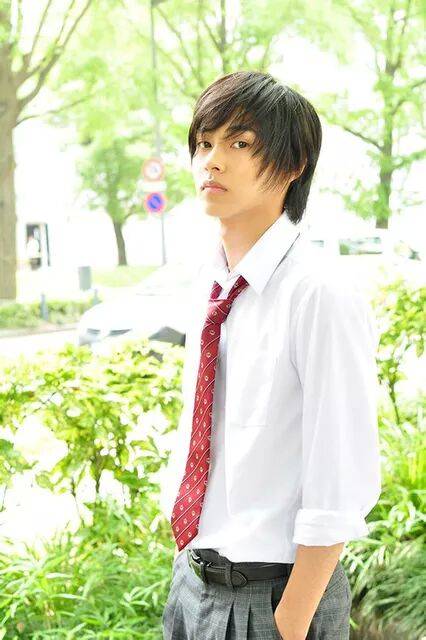 被穿制服的他们撩到心肝颤，赖床舔屏才是假期王道！