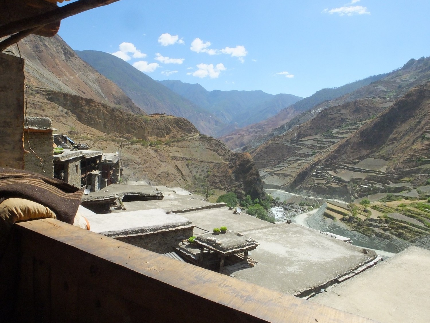 泸亚东线沿途风景,泸亚线穿越原始森林