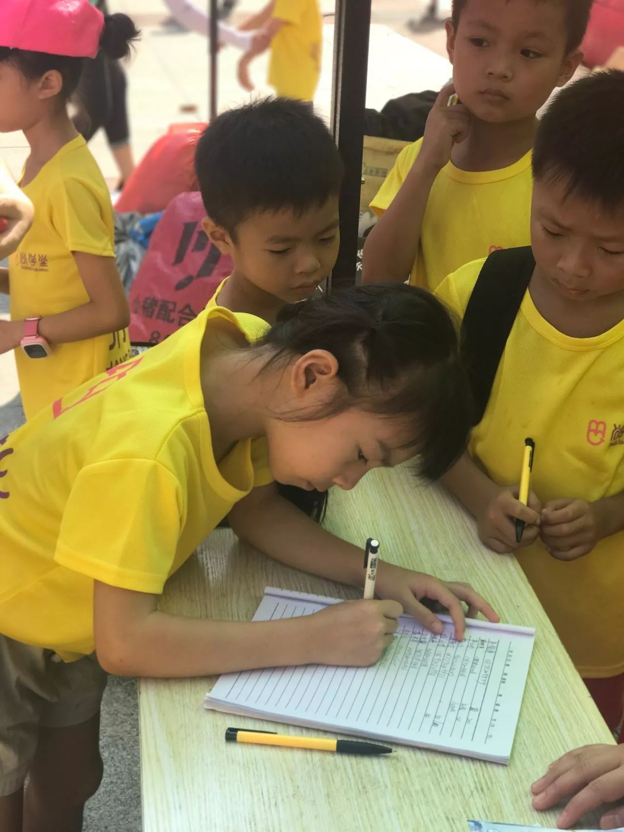 捐旧衣物活动,旧衣捐赠活动的意义