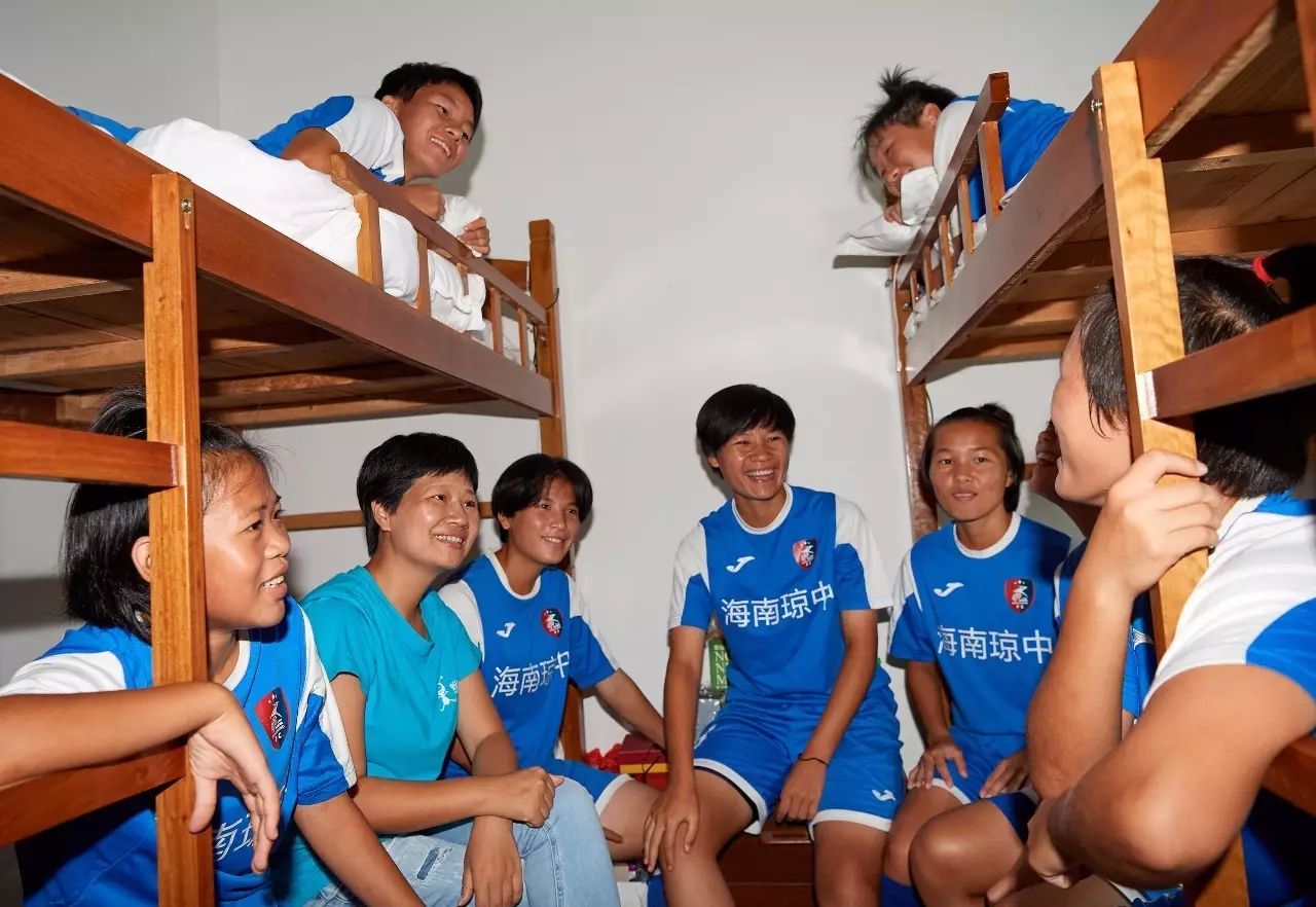 马云对这支女子足球队说：加油踢，争取踢进世界杯！