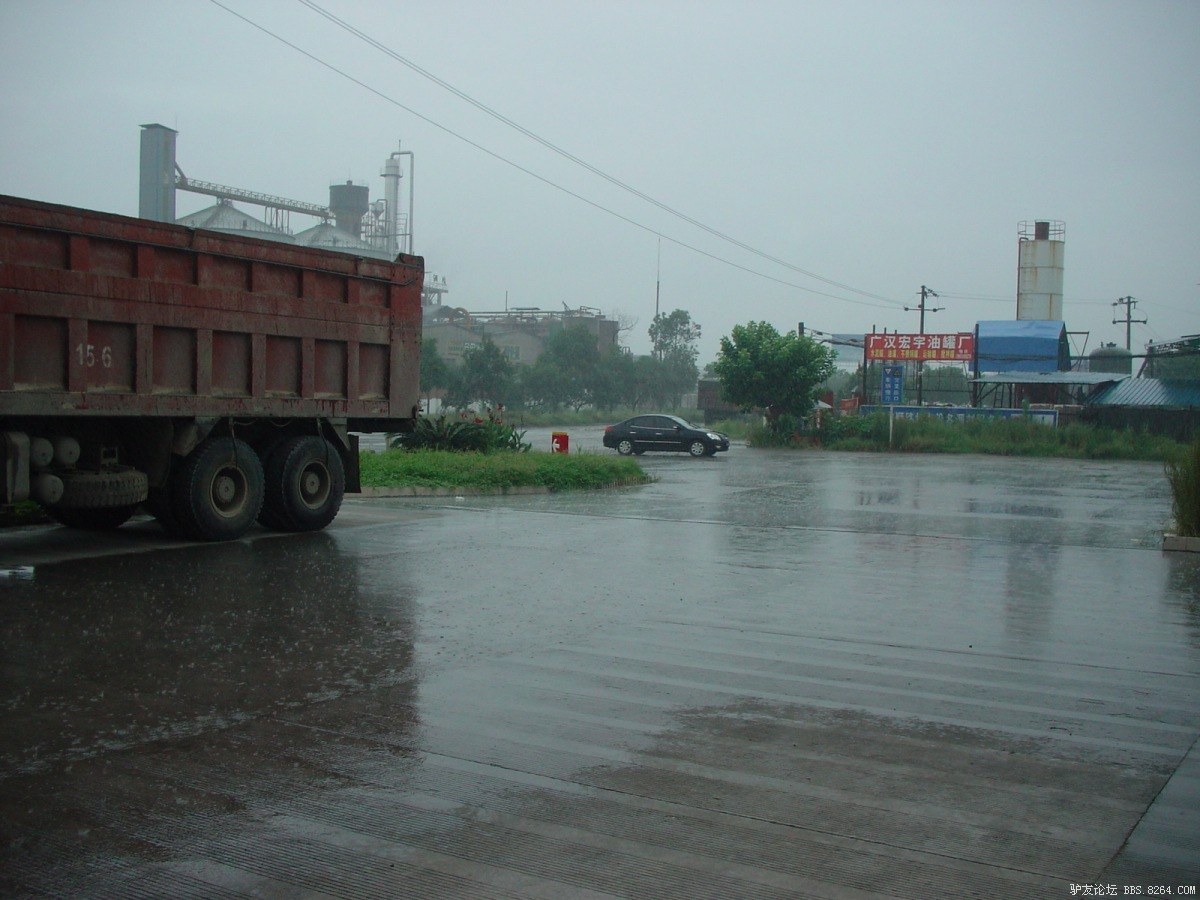 一个人一台车到西藏,一个人一辆车直通拉萨