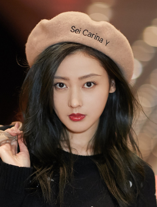 害怕浆果色涂完唇膏“血盆大口”?给你3招