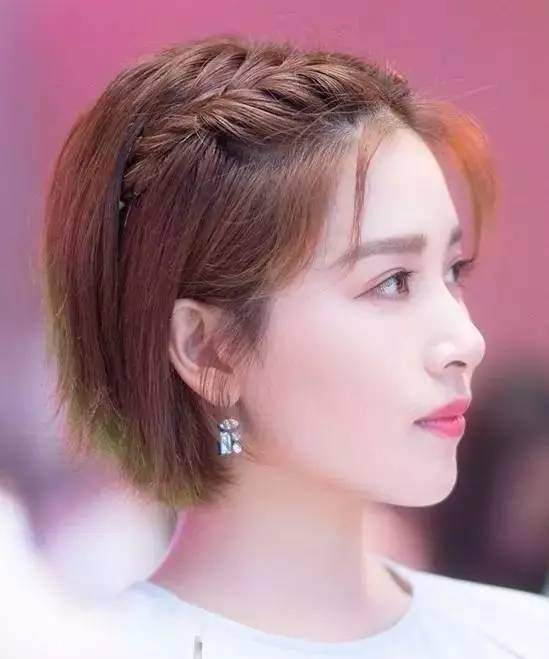 赵薇舒淇同岁,周冬雨和赵薇同框侧颜