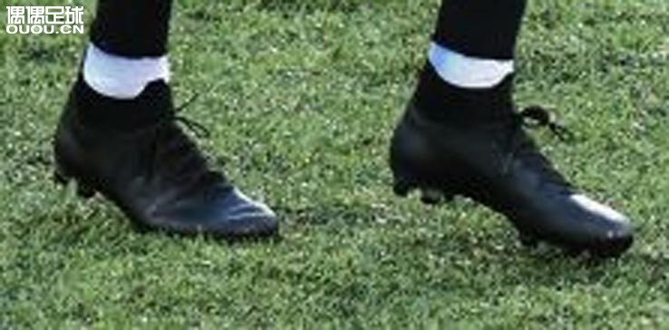C罗训练中测试新一代耐克刺客战靴