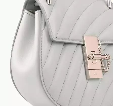 刘雯唐嫣同款小猪包,刘雯背的新款包是什么品牌