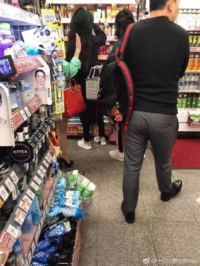 范冰冰逛日本药妆,范冰冰现身药妆店