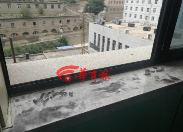 产妇强烈要求剖腹产被拒绝跳楼,拒绝剖腹产跳楼产妇后续