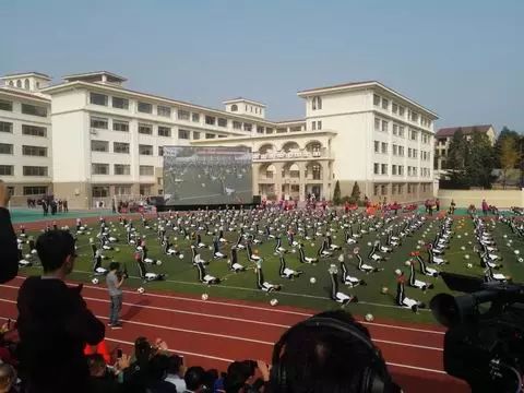 校园｜直播点击率过21万：中心小学足球特色震撼来袭