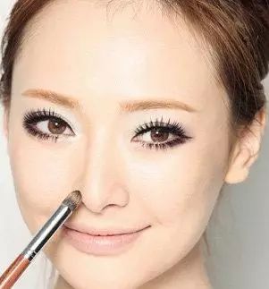 鼻背宽怎么化妆修饰,鼻子变好看的化妆技巧
