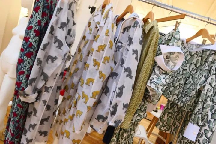 好痒啊！我除了能给你一个痒痒挠，还能给你一瓶身体乳！