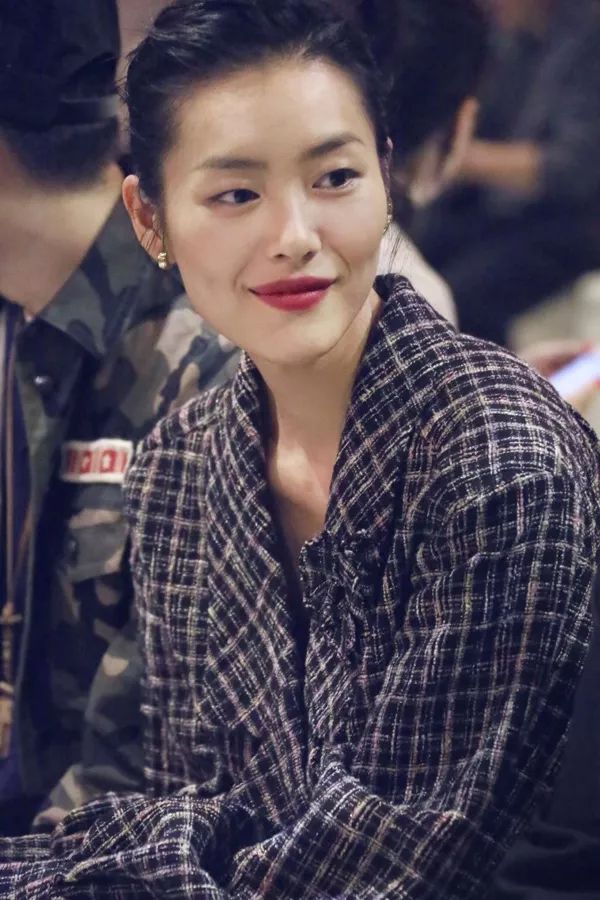 蔡依林“整”成单眼皮？竟然撞脸李钟硕