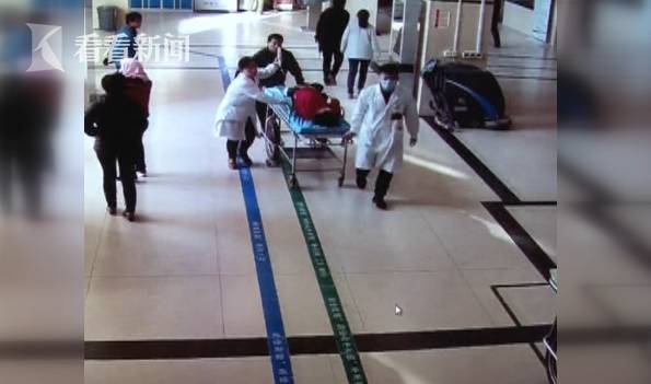 淄博女孩晕倒视频,人突然晕倒嘴唇发紫怎么急救视频