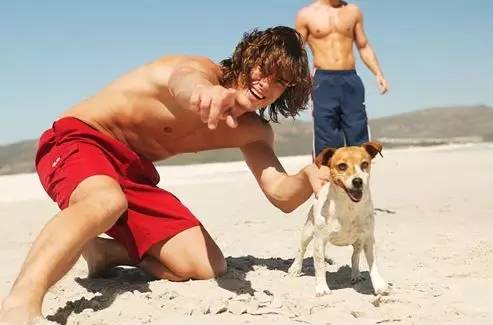 顶着大太阳发自拍的人，到底是一种什么心态