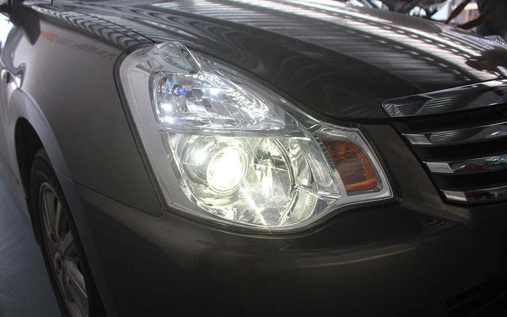 轩逸经典大灯怎么不太亮,轩逸经典大灯灯泡型号