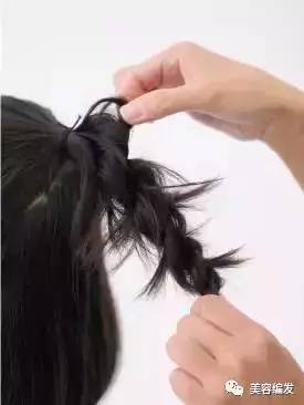 小女童发型绑扎方法丸子头,小孩丸子头扎法中短发简单又好看