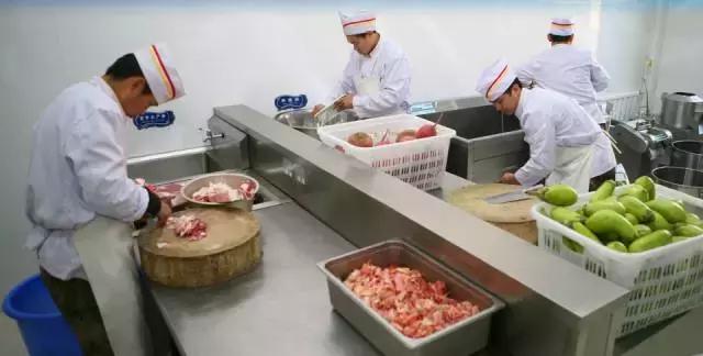 建军90周年：我军“锅碗瓢盆”那些事儿，这回全明白了