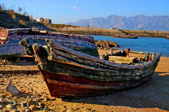 大漆艺术vol.9丨旧船上拆回来的烂木头，上漆后，就价值上万了！