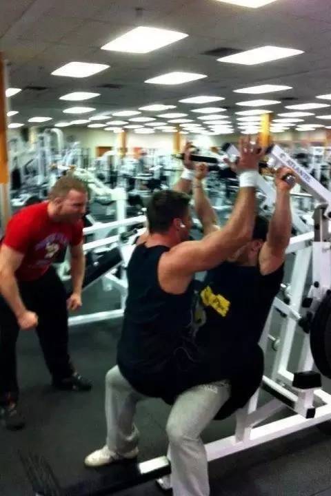 谁说练肌肉一定要去健身房,练肌肉别傻傻去健身房