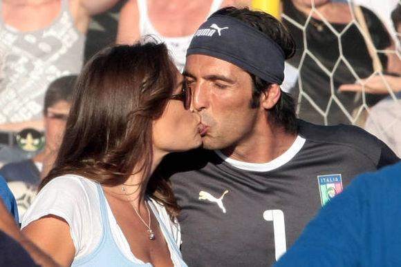 十大足球美女排行榜,足球明星的十大美女老婆