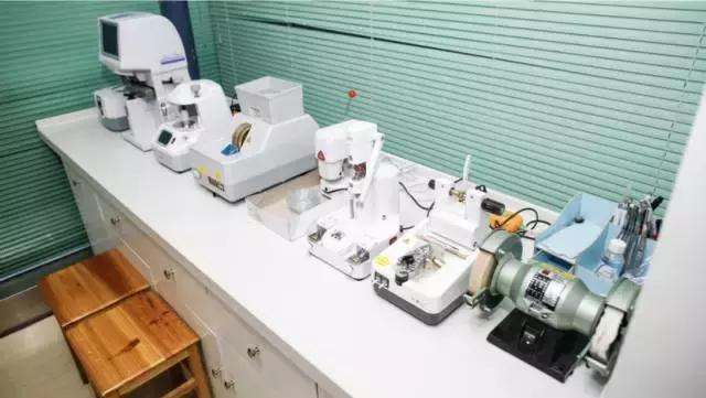 免费验光免费维修,免费修理清洗眼镜