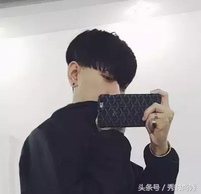 有点秃适合剪什么刘海男,秃鬓角头发软男士发型