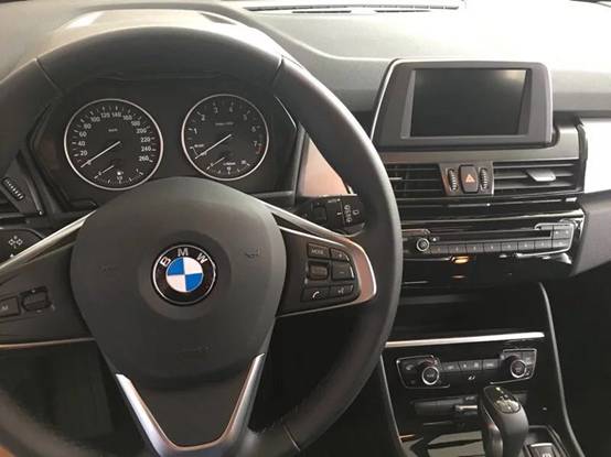 试驾宝马218i旅行车7座,宝马218i使用感受