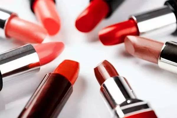 这个月用过的口红有点发霉,一年左右的口红发霉