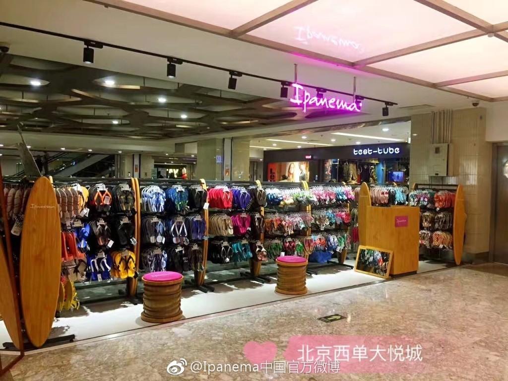 地摊卖10元2双拖鞋利润,10元一双拖鞋摆摊