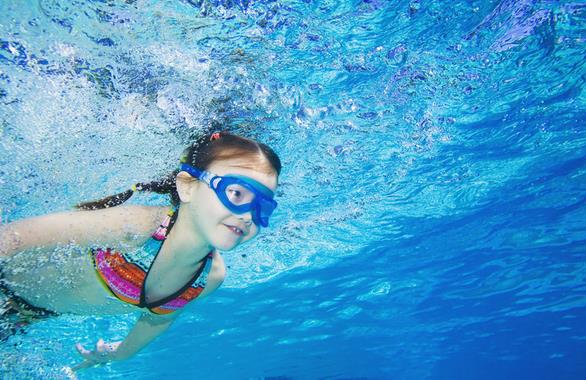 孩子游泳说耳朵里面疼是中耳炎吗,儿童游泳后耳朵里面响