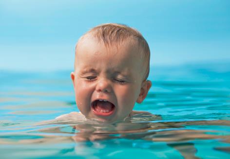 孩子游泳说耳朵里面疼是中耳炎吗,儿童游泳后耳朵里面响