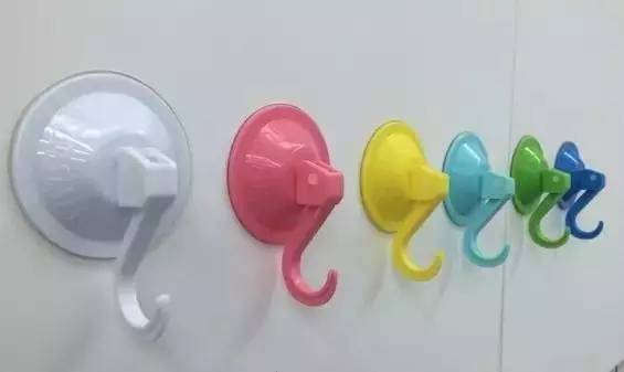 舍不得在墙上打钉看过来，教你怎么打钉不留痕！