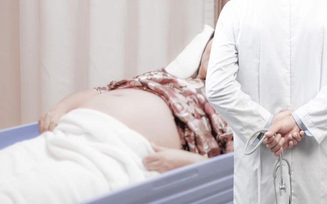 超过预产期还没生下来,到了预产期胎儿七斤多要催产吗